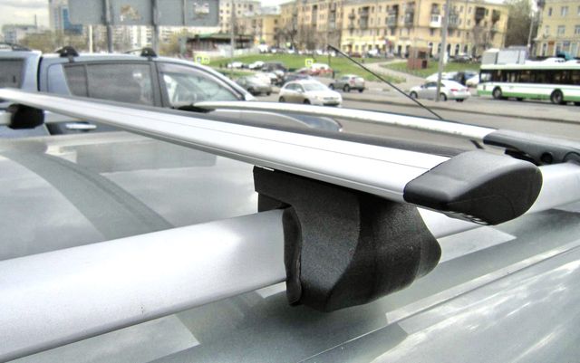 Багажник на рейлинги INTER Favorit для Chevrolet Spark III хэтчбек 5-дв. 2010-2015 (Крыловидные дуги ЧЕРНЫЕ). Артикул 5511-1108