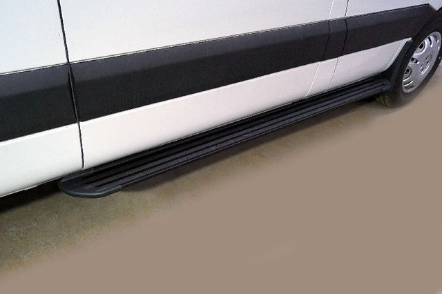 Пороги алюминиевые ТСС Slim Line Black 2020 мм (правый) для Sollers Atlant L2H1 2023-2026. Артикул SOLAT23-04B