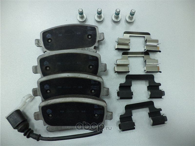Тормозные колодки VAG. Артикул 7E0698451A