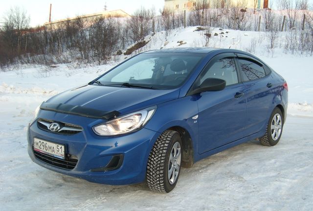 Дефлектор SIM для капота Hyundai Solaris I седан 2010-2014. Артикул SHYSOL1012