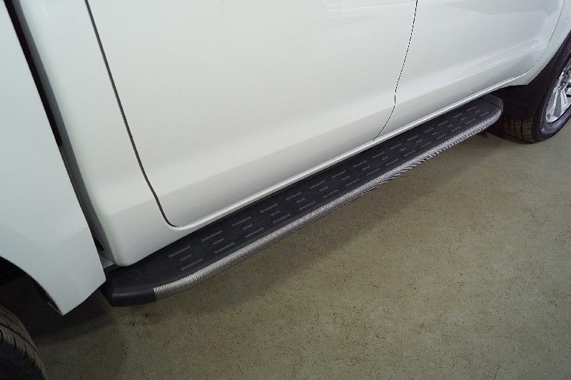 Пороги алюминиевые ТСС с пластиковой накладкой 1920 мм для JAC T8 Pro 2023-2026 Карбон серые. Артикул JACT8P23-04GR