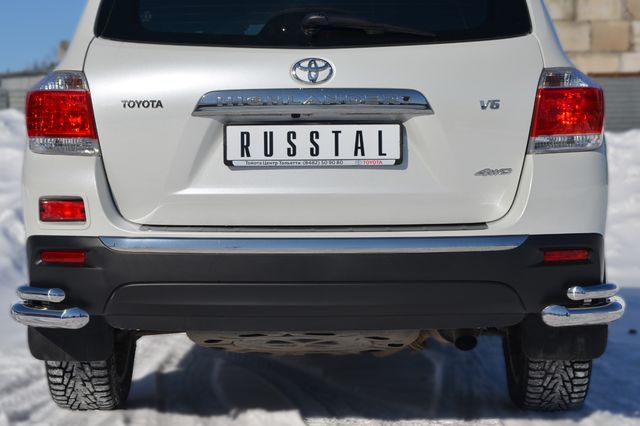 Защита RusStal заднего бампера уголки d63/42 для Toyota Highlander II 2010-2014. Артикул THZ-001258