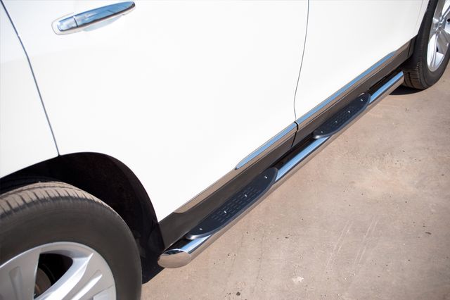 Защита порогов RusStal труба d76 с накладками (вариант 1) для Toyota Highlander II 2010-2014. Артикул THT-0007361