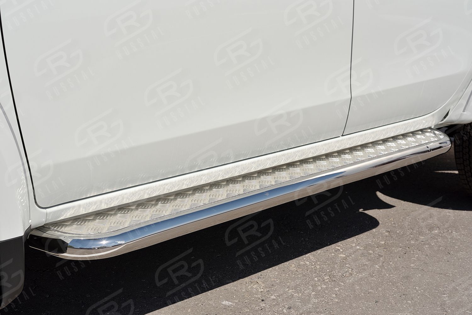 Защита порогов РусCталь труба d63 с листом (вариант 2) для Mitsubishi L200 V 2015-2019. Артикул ML2L-0022502