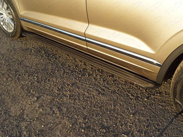 Пороги алюминиевые ТСС Slim Line Black 1920 мм для Volkswagen Touareg III 2018-2026. Артикул VWTOUAR18-36B