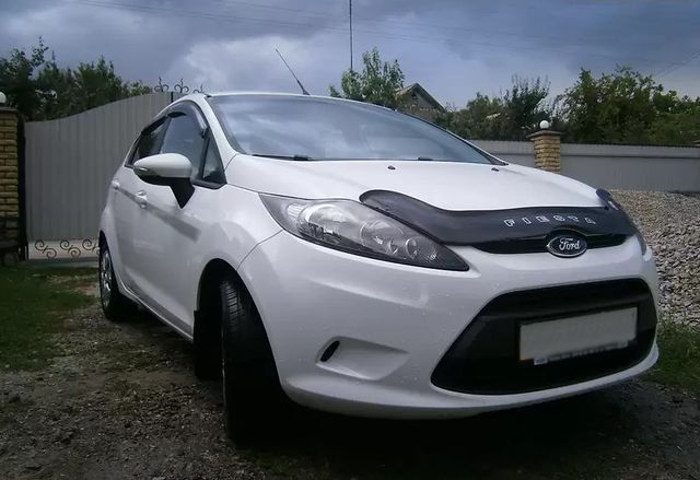 Дефлектор Vip-Tuning для капота Ford Fiesta VI до рестайлинга 2008-2015. Артикул FR33