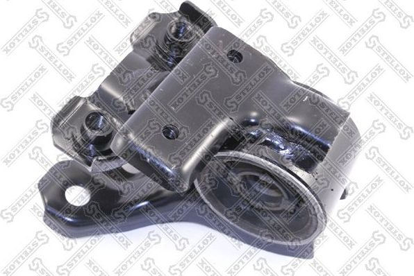 Сайлентблок переднего рычага подвески Stellox. Артикул 77-00043-SX