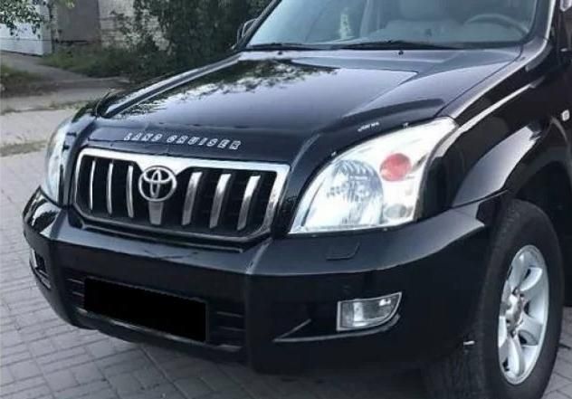 Дефлектор VT52 для капота с клыками Toyota Land Cruiser Prado 120 2002-2009. Артикул TYA24VT