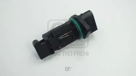 Датчик массового расхода воздуха (Quattro Freni). Артикул qf86a00146