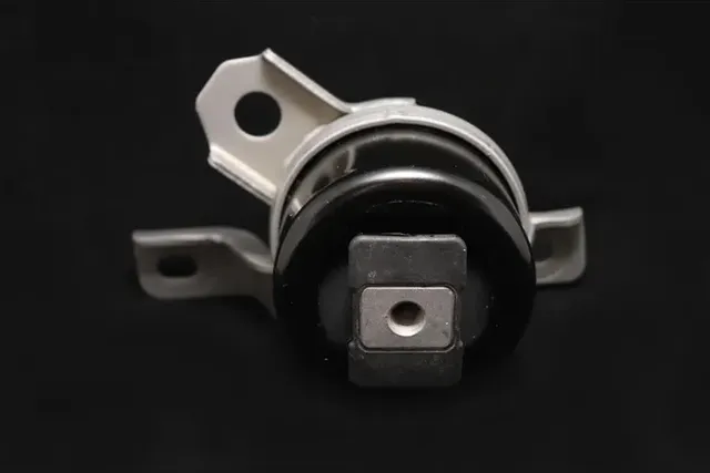 Опора двигателя Прав. Volvo S60/S80/XC60/XC70/V70 (Docar). Артикул 31257674DCR