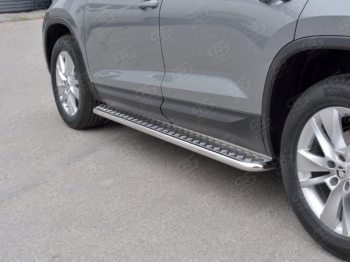Защита порогов RusStal труба d42 с листом (Лист алюм, проф. нерж) (вариант 1) для Skoda Kodiaq 2017-2026. Артикул SKKL-0027731