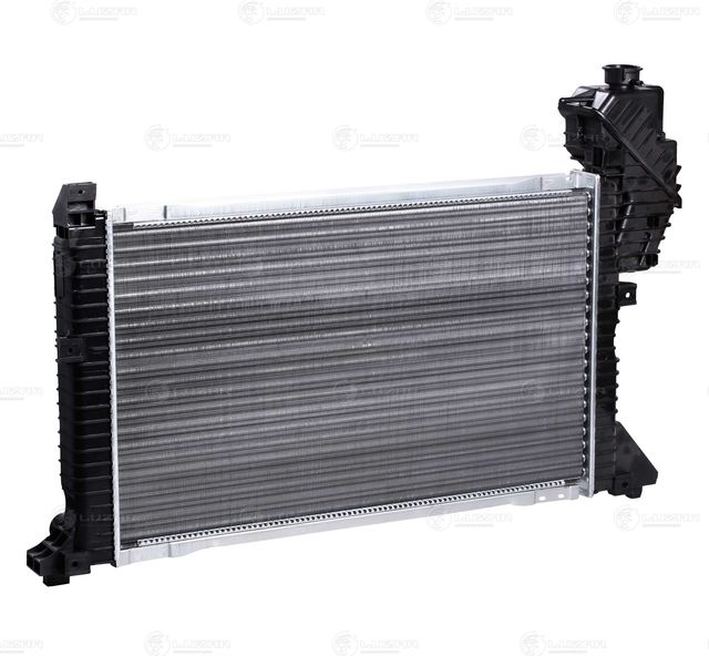 Радиатор охлаждения двигателя Luzar для Mercedes-Benz Sprinter 904 1995-2006. Артикул LRc 1530