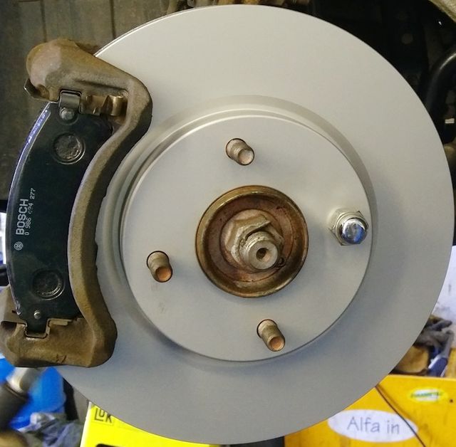 Тормозной диск Bosch передний для Nissan Tiida I 2007-2012. Артикул 0 986 479 737