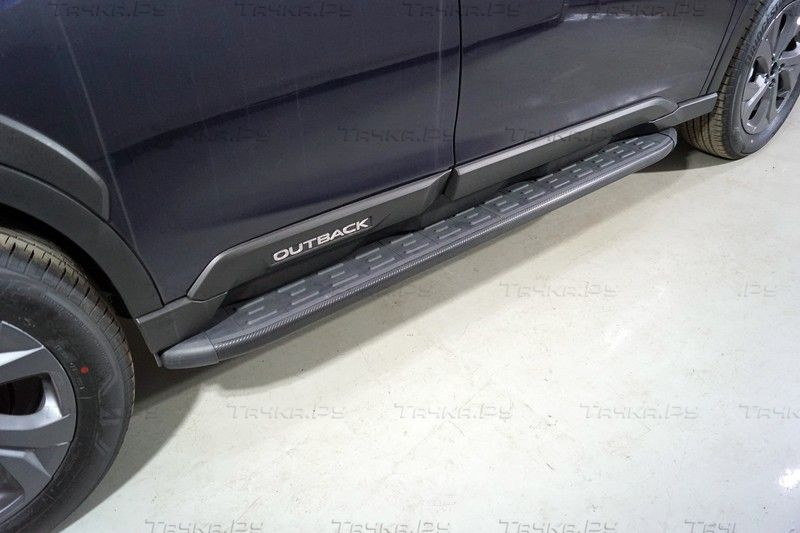 Пороги алюминиевые ТСС с пластиковой накладкой 1820 мм для Subaru Outback VI 2019-2026 Карбон черные. Артикул SUBOUT21-24BL