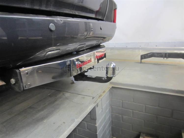 Фаркоп Oris (ранее Bosal) для Toyota 4Runner IV 2002-2009 с нержавеющей накладкой. Быстросъемный крюк. Артикул 3082-AK41