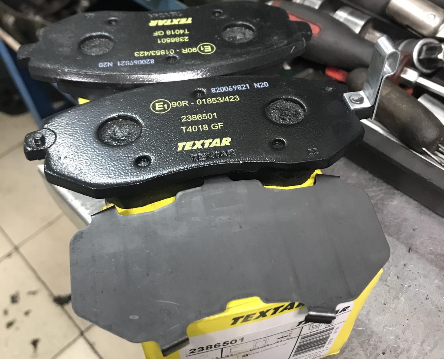 Тормозные колодки Textar передние для Subaru Impreza III 2008-2014. Артикул 2386501