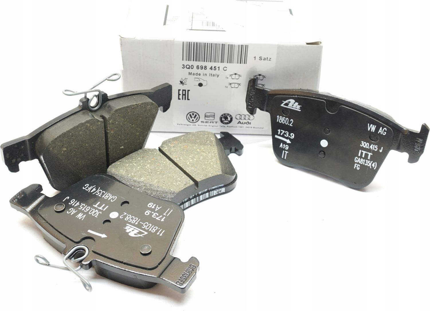 Тормозные колодки VAG. Артикул 3Q0698451C