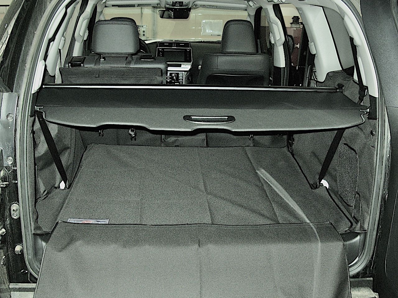 Защитный чехол AUTOSMSTUDIO "Maxi" в багажник автомобиля для Lexus GX 460 (7 мест) 2009-2026, бежевый. Артикул TP-LC150New(7)-MAXI-BG