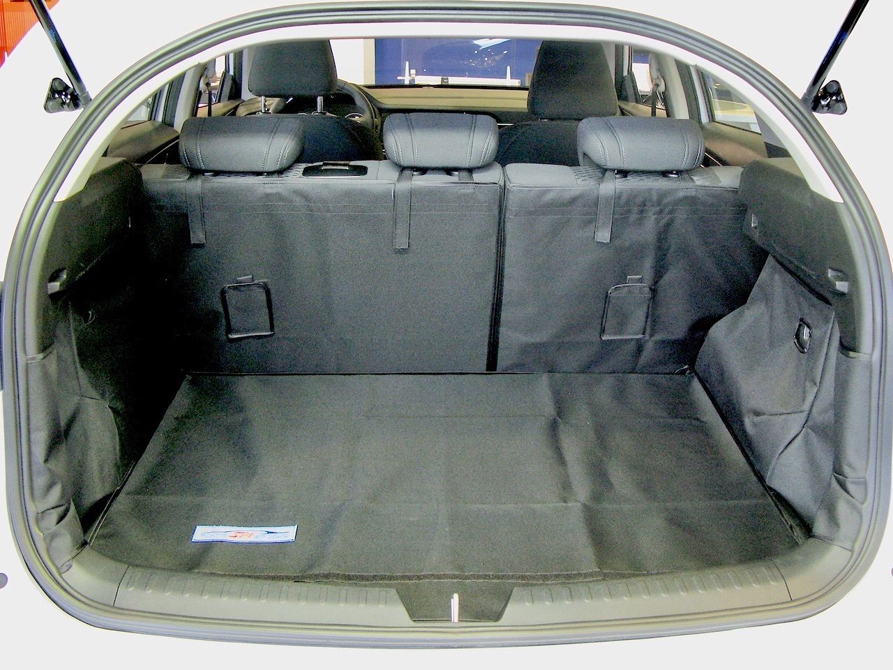 Защитный чехол AUTOSMSTUDIO "Maxi" в багажник автомобиля для Haval F7X 2019-2026, черный. Артикул TP-HVF7-MAXI-BL