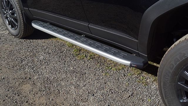 Пороги алюминиевые ТСС с пластиковой накладкой 1720 мм для Toyota Land Cruiser Prado 250 2023-2026 Карбон серые. Артикул TOYLC25024-08SL