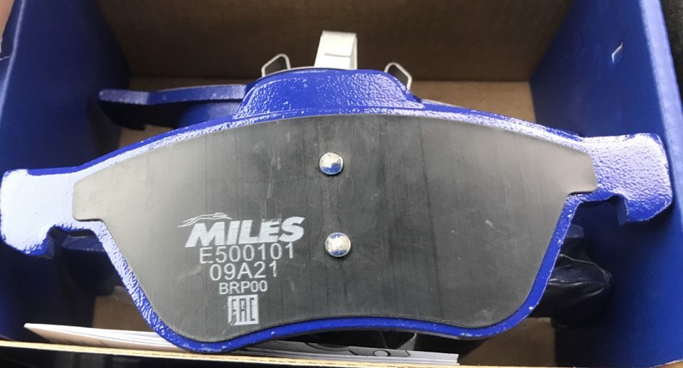 Тормозные колодки Miles (Керамика). Артикул E500101
