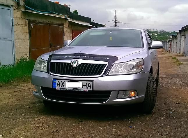 Дефлектор Vip-Tuning для капота Skoda Octavia A5 2004-2013. Артикул SK11
