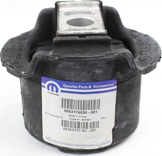 Сайлентблок заднего подрамника задний Chrysler. Артикул 5180731AC