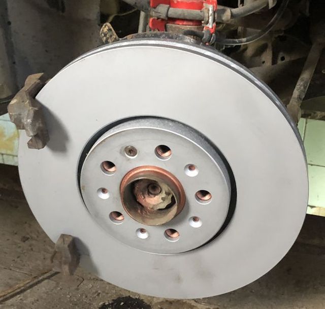 Тормозной диск Zimmermann Coat Z передний для Audi A3 I (8L) 1996-2003. Артикул 100.1235.20