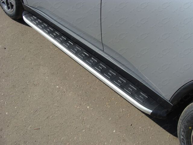 Пороги алюминиевые ТСС с пластиковой накладкой (1720 из 2-х мест) для Mitsubishi Outlander III 2012-2015. Артикул MITOUT12-13AL