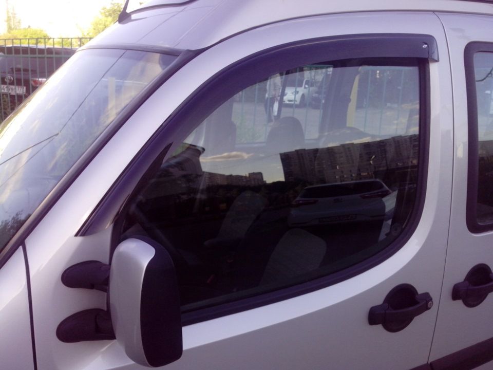 Дефлекторы Cobra Tuning для окон (передняя пара) Fiat Doblo 2000-2009. Артикул F20300