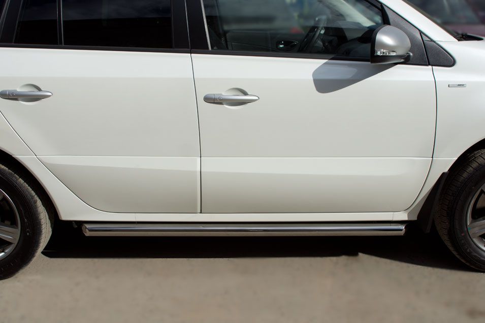 Защита порогов RusStal труба d63 (вариант 1) для Renault Koleos 2012-2026. Артикул RKT-0005851