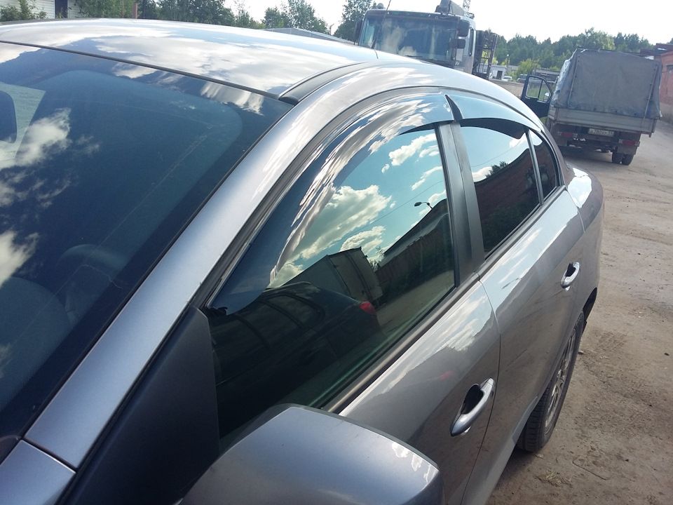 Дефлекторы Cobra Tuning для окон Renault Fluence седан 2010-2026. Артикул R11510