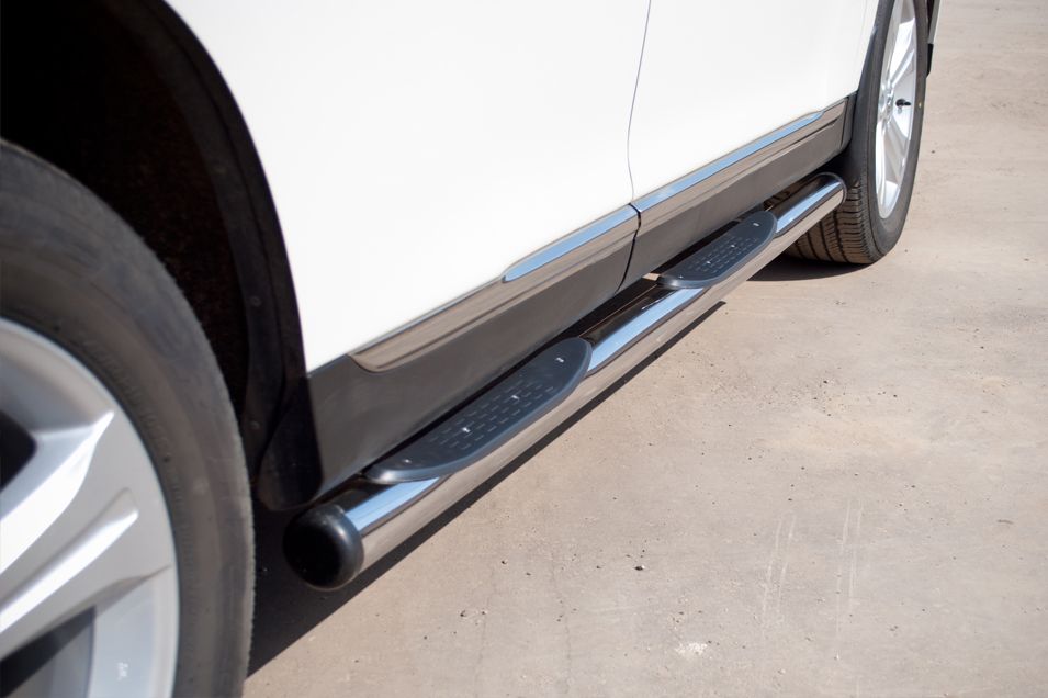 Защита порогов RusStal труба d76 с накладками (вариант 2) для Toyota Highlander II 2010-2014. Артикул THT-0007362