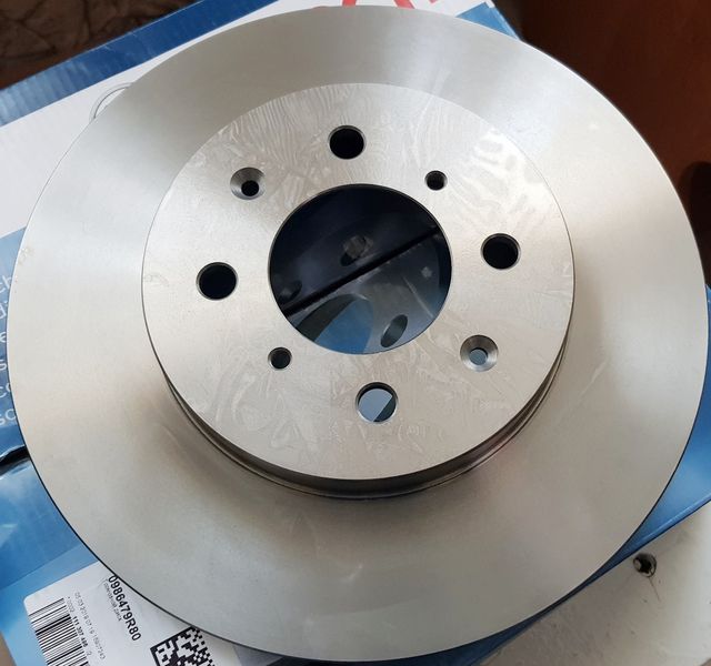 Тормозной диск Bosch передний для Honda CR-X III 1992-1998. Артикул 0 986 479 R80