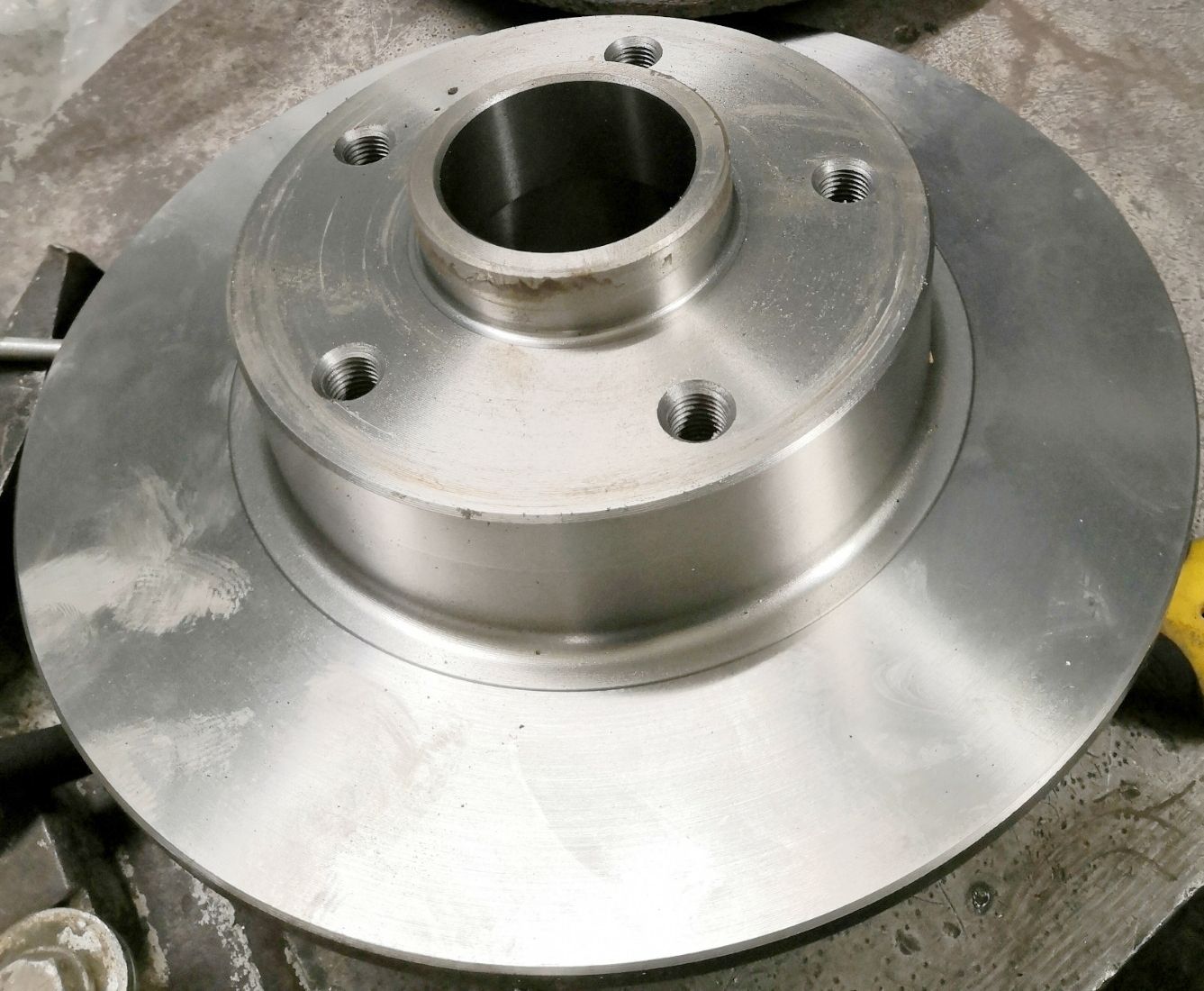 Тормозной диск Bosch. Артикул 0 986 479 684