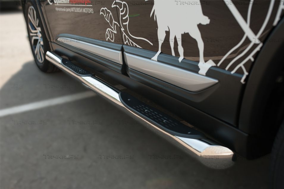 Защита порогов RusStal труба d76 с накладкой (вариант 1) для Mitsubishi Outlander III 2015-2018. Артикул MOT-0021081
