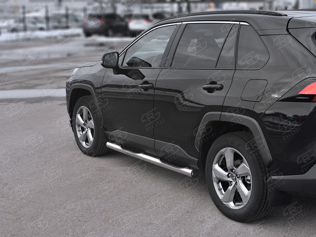 Защита порогов RusStal труба d76 (вариант 2) с накладкой для Toyota RAV4 V 2019-2026. Артикул TR4T-0033672