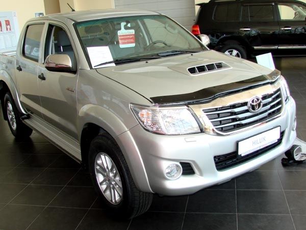 Дефлектор SIM для капота Toyota Hilux VII 2011-2015. Артикул STOHIL1112