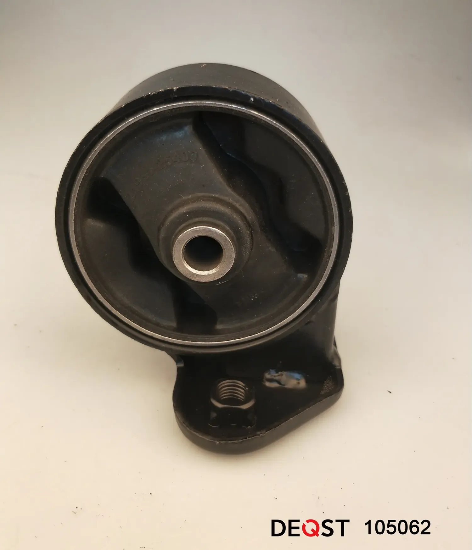 Опора двигателя задняя HYUNDAI ACCENT (LC) ACCENT (LC) 09.99-12 (Deqst). Артикул 105062