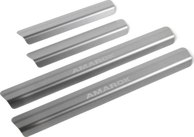 Накладки Rival на пороги (с надписью) для Volkswagen Amarok I рестайлинг 2016-2019. Артикул NP.5806.3