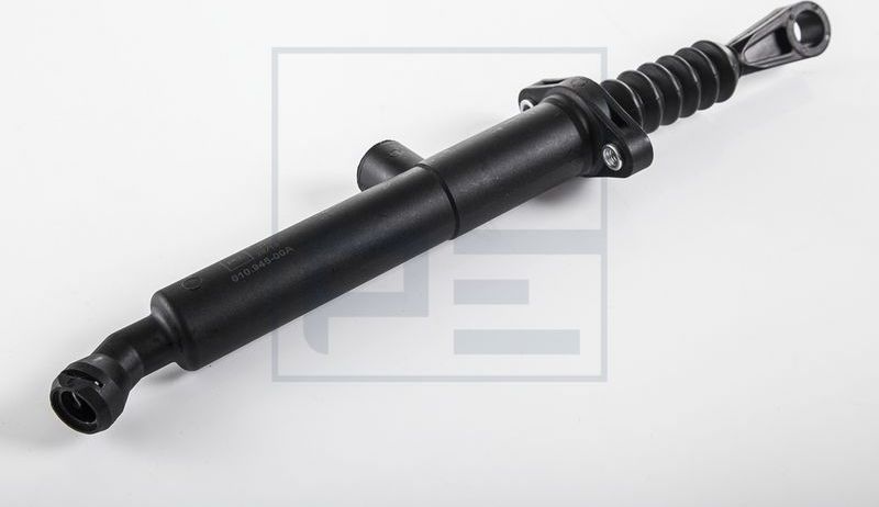 Цилиндр сцепления главный PE Automotive. Артикул 010.945-00A