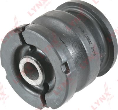 Сайлентблок переднего рычага подвески LYNXauto. Артикул C9832