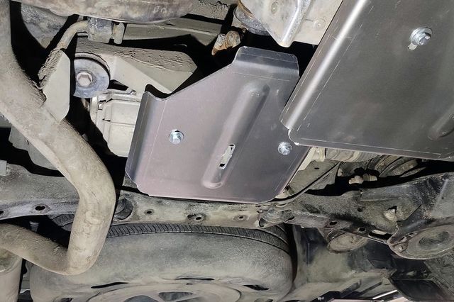 Защита алюминиевая ТСС (4 мм) для заднего редуктора Toyota Highlander IV (XU70) 2019-2026. Артикул ZKTCC00473