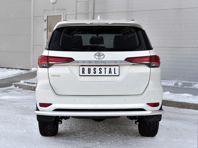 Защита RusStal заднего бампера d63 секции для Toyota Fortuner II 2020-2026. Артикул TFRZ-003536