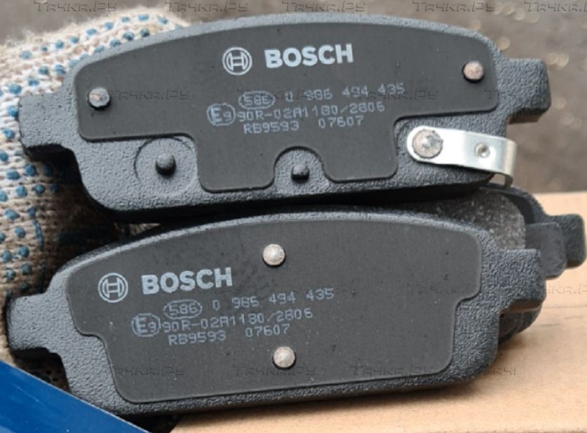 Тормозные колодки Bosch (Low-Metallic) задние для Chevrolet Tracker III (Trax) 2012-2017. Артикул 0 986 494 435