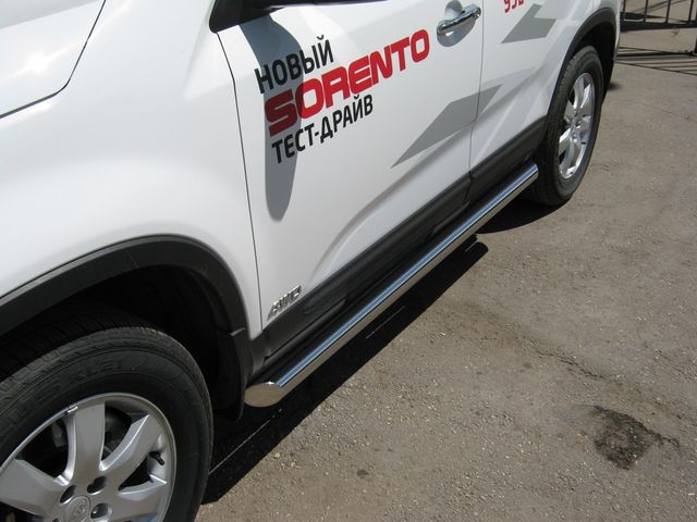 Защита порогов RusStal труба d76 (вариант 1) для Kia Sorento II 2009-2012. Артикул KNT-0000031