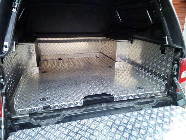 Платформа грузовая выкатная АВС-Дизайн для Mitsubishi L200 2015-2025с двойной кабиной и коротким кузовом, без пластикового вкладыша. Артикул ABC.MCCL200.CS.05