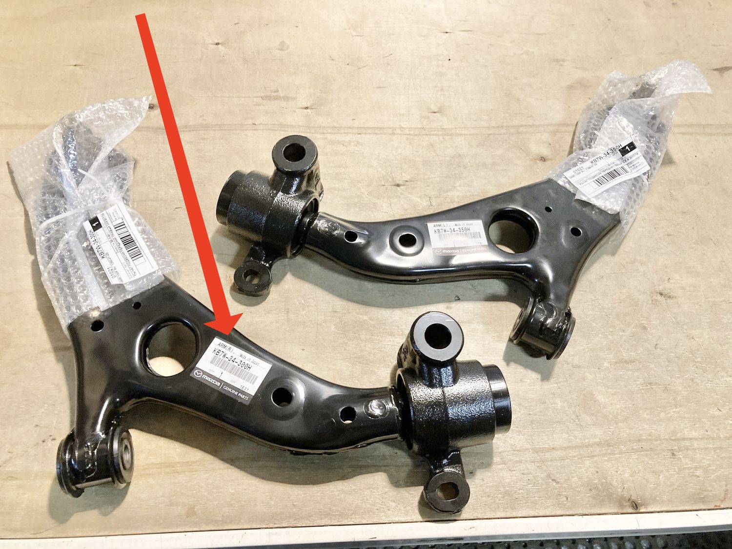 Рычаг подвески передний правый cx-5 201720 Mazda. Артикул KB7W34300H