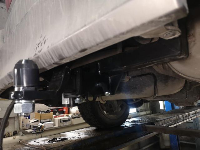 Фаркоп Halty для Toyota Alphard I (кузов 10, 15) 2002-2008. Американский квадрат. Артикул TAlp02-08V2 (H.T40.E)