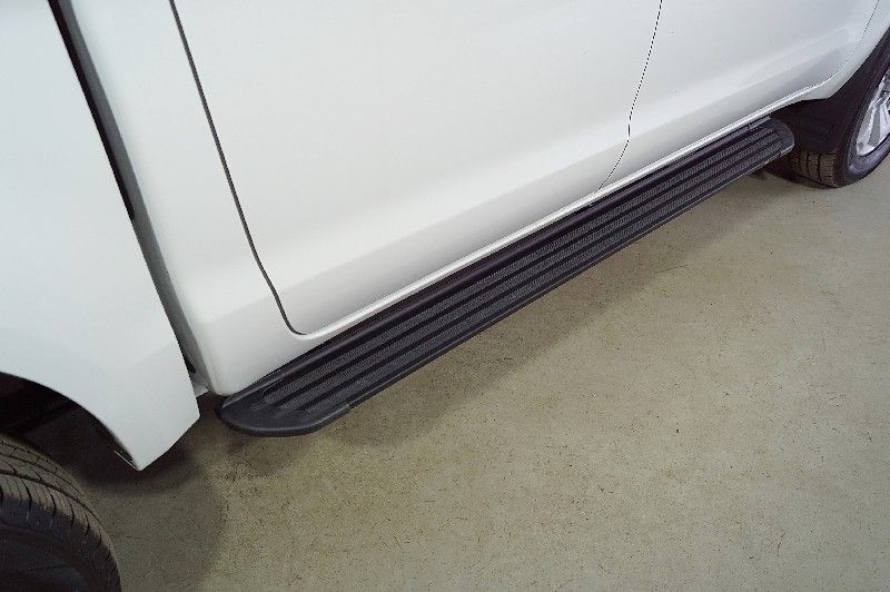 Пороги алюминиевые ТСС Slim Line Black 1920 мм для JAC T8 Pro 2023-2026. Артикул JACT8P23-05B